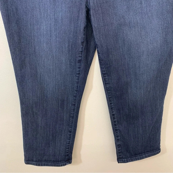 Chicos 2 Jean Capri Woman Large /12 Blue Pockets Front Zip Stretch Casual Travel - Picture 3 of 10